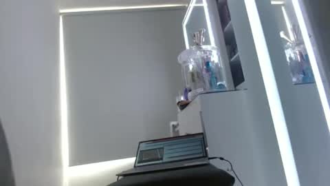 Snapshot of emilymonrro chatting on February 23, 9:05 pm emily monrro online show from February 23, 9:05 pm