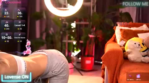 Snapshot of emilyraymont chatting on November 24, 7:41 am Emily online show from November 24, 7:41 am