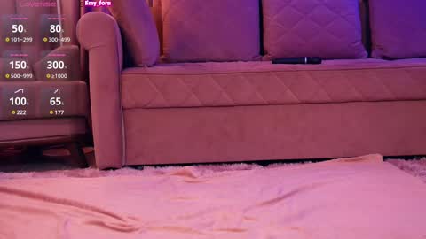 Hey i am  Emily     am -  pm online show from March 1, 11:17 am