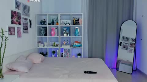 Hey i am  Emily     am -  pm online show from April 19, 6:10 pm