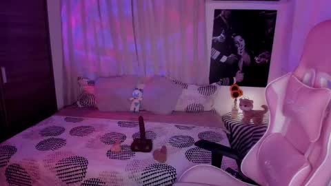 Snapshot of emilyrosss_ chatting on January 29, 4:58 am EMILY online show from January 29, 4:58 am