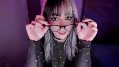 Snapshot of emilyrosss_ chatting on February 26, 3:53 am EMILY online show from February 26, 3:53 am