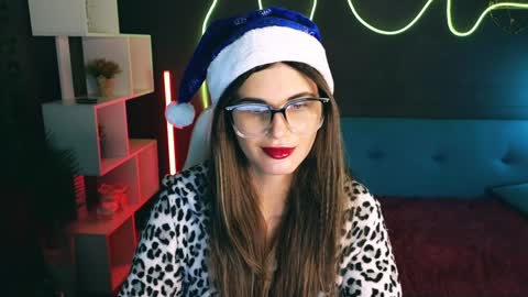 Snapshot of emilytucker chatting on December 6, 6:48 am Emily online show from December 6, 6:48 am