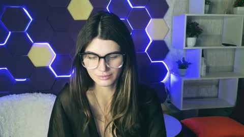 Snapshot of emilytucker chatting on January 15, 1:23 am Emily online show from January 15, 1:23 am