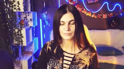 Snapshot of emilytucker chatting on October 27, 1:53 am Emily online show from October 27, 1:53 am