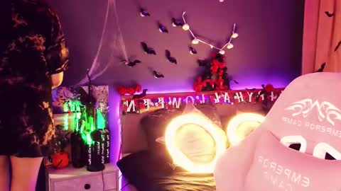 Snapshot of emilytucker chatting on October 29, 2:25 am Emily online show from October 29, 2:25 am