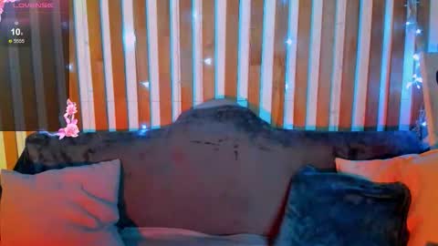 Snapshot of emilytylerr chatting on November 18, 8:08 am Emily online show from November 18, 8:08 am