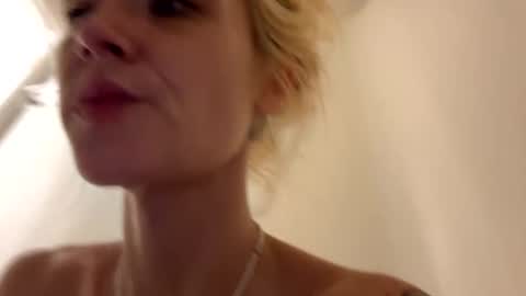 Snapshot of emilywarren296 chatting on September 30, 11:04 am emilywarren296 online show from September 30, 11:04 am