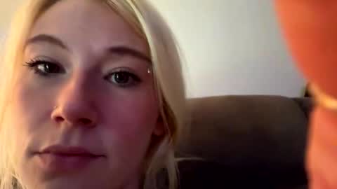Snapshot of emilywarren296 chatting on October 18, 2:07 pm emilywarren296 online show from October 18, 2:07 pm