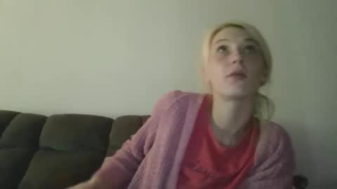 Snapshot of emilywarren296 chatting on October 20, 1:55 pm emilywarren296 online show from October 20, 1:55 pm