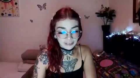 Snapshot of emilywhitee_ chatting on January 11, 3:02 am Valentina independent model online show from January 11, 3:02 am