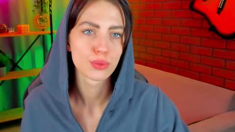 Snapshot of emilywiled chatting on December 5, 9:17 am Emily online show from December 5, 9:17 am
