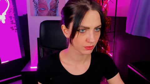 Snapshot of emilywiled chatting on December 13, 11:23 am Emily online show from December 13, 11:23 am