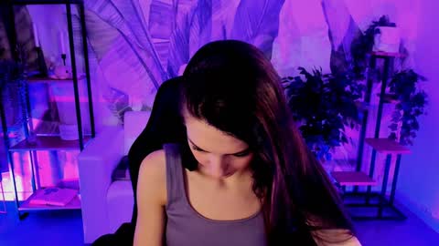 Snapshot of emilywiled chatting on December 15, 6:18 am Emily online show from December 15, 6:18 am