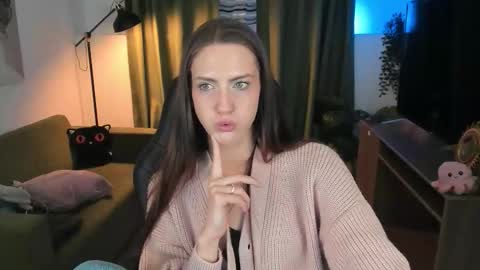 Snapshot of emilywiled chatting on October 14, 8:26 am Emily online show from October 14, 8:26 am