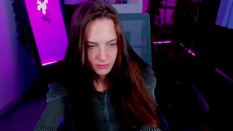 Snapshot of emilywiled chatting on October 22, 7:52 am Emily online show from October 22, 7:52 am