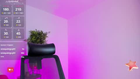 Snapshot of emilywillis8 chatting on September 23, 4:10 pm E M I L Y online show from September 23, 4:10 pm