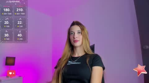 Snapshot of emilywillis8 chatting on October 4, 3:21 pm E M I L Y online show from October 4, 3:21 pm