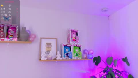 Emily Bank online show from December 5, 7:43 pm