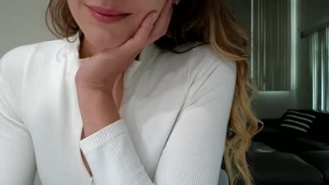 emilly online show from October 22, 9:47 pm