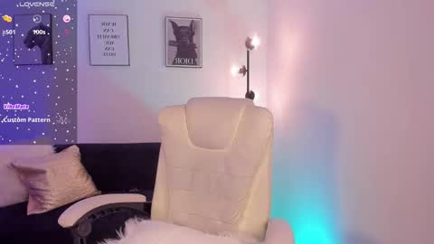 Emily  online show from March 19, 6:12 pm