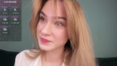 Snapshot of eminemswife chatting on December 14, 1:50 am Nadya online show from December 14, 1:50 am