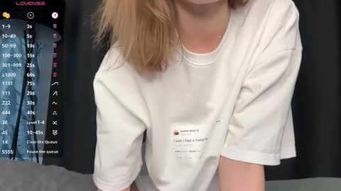 Snapshot of eminemswife chatting on October 22, 10:15 am Nadya online show from October 22, 10:15 am