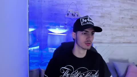 emir_ozan online show from January 15, 11:37 am