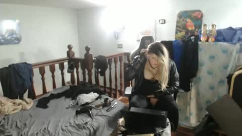 Snapshot of emma671 chatting on January 25, 9:26 am emma online show from January 25, 9:26 am