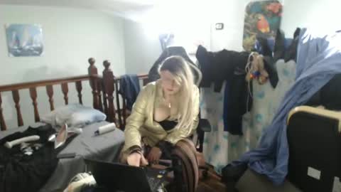 Snapshot of emma671 chatting on February 5, 7:07 am emma online show from February 5, 7:07 am