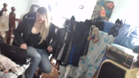 Snapshot of emma671 chatting on March 3, 6:26 am emma online show from March 3, 6:26 am