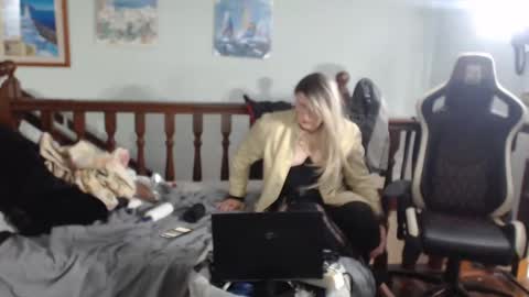 Snapshot of emma671 chatting on March 11, 6:21 am emma online show from March 11, 6:21 am