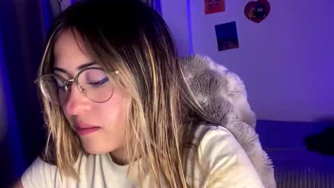 Snapshot of emma__bell_ chatting on October 23, 11:03 pm Emma Is here online show from October 23, 11:03 pm