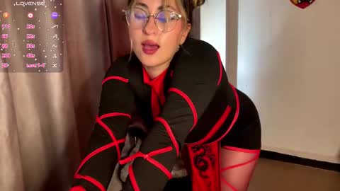 Snapshot of emma__bell_ chatting on October 31, 8:21 pm Emma Is here online show from October 31, 8:21 pm