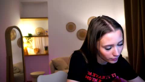 Snapshot of emma__cutiee chatting on December 7, 5:26 am Your Emma online show from December 7, 5:26 am