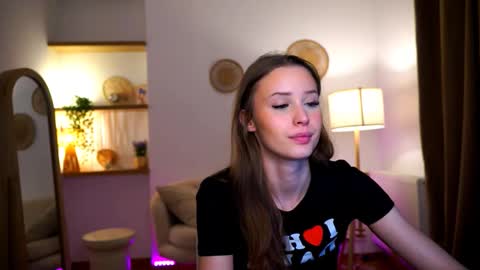 Snapshot of emma__cutiee chatting on December 11, 6:25 am Your Emma online show from December 11, 6:25 am