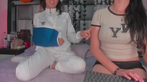 Snapshot of emma__js_ chatting on October 24, 3:52 pm emma__js_ online show from October 24, 3:52 pm