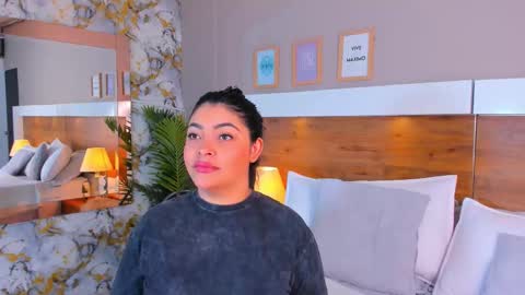 Snapshot of emma_bakker_ chatting on January 8, 11:12 am Emma online show from January 8, 11:12 am