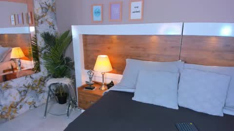 Snapshot of emma_bakker_ chatting on March 2, 10:55 am Emma online show from March 2, 10:55 am