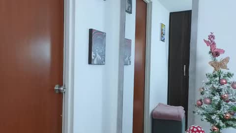 Snapshot of emma_blue_ chatting on December 1, 10:43 pm Emma Blue modelo independiente online show from December 1, 10:43 pm