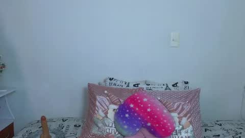 Snapshot of emma_blue_ chatting on December 5, 3:15 am Emma Blue modelo independiente online show from December 5, 3:15 am