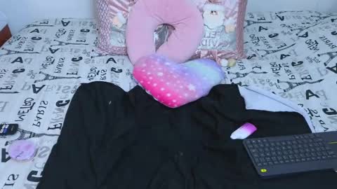 Snapshot of emma_blue_ chatting on December 7, 2:09 am Emma Blue modelo independiente online show from December 7, 2:09 am