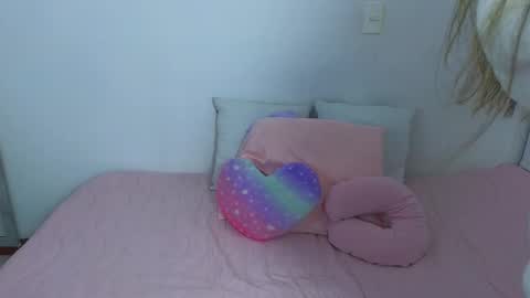 Snapshot of emma_blue_ chatting on January 23, 12:25 am Emma Blue modelo independiente online show from January 23, 12:25 am