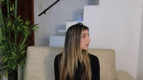 Snapshot of emma_blue_ chatting on September 13, 4:01 am Emma Blue modelo independiente online show from September 13, 4:01 am