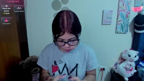 Snapshot of emma_boo_ chatting on November 2, 3:36 pm emma_boo_ online show from November 2, 3:36 pm