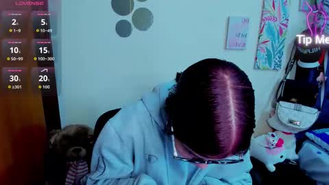 Snapshot of emma_boo_ chatting on December 14, 7:07 pm emma_boo_ online show from December 14, 7:07 pm