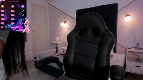 Snapshot of emma_carterr1 chatting on January 27, 10:16 pm pau online show from January 27, 10:16 pm