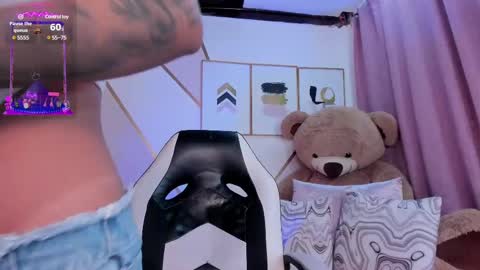 Snapshot of emma_carterr1 chatting on February 23, 10:20 pm pau online show from February 23, 10:20 pm