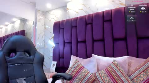 Snapshot of emma_carterr1 chatting on November 1, 1:46 pm pau online show from November 1, 1:46 pm