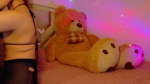 Snapshot of emma_clive chatting on September 23, 11:30 pm Emma online show from September 23, 11:30 pm